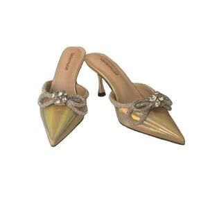 • NEW Vaslemuse Silver / Gold Iridescent Bow Embellished Heeled Mule Sandal •